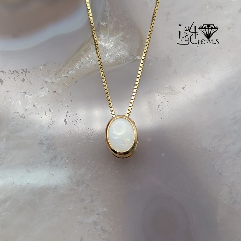 10kt 6mm Opal Pendant w Chain