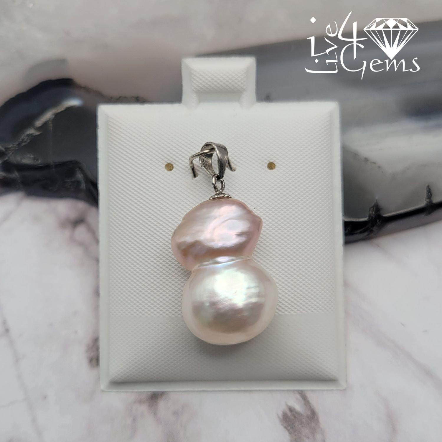 Pearl Pendant Style 2 White and Pink