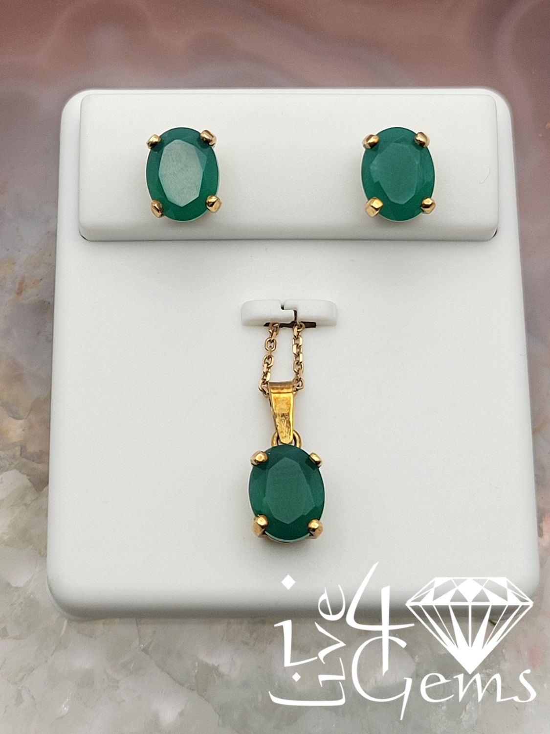 10kt Gold 9mm Green Onyx Pendant with Chain and Earring Set