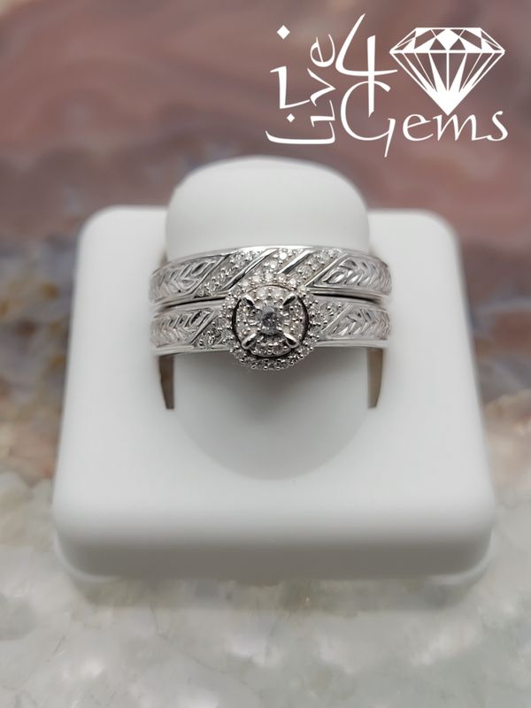 Silver 0.25ctw Diamond Leaf Design His and Her Wedding Set