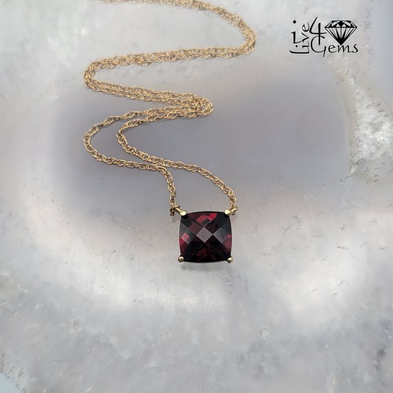 10kty Cushion Cut 8mm Pendant/Chain Garnet
