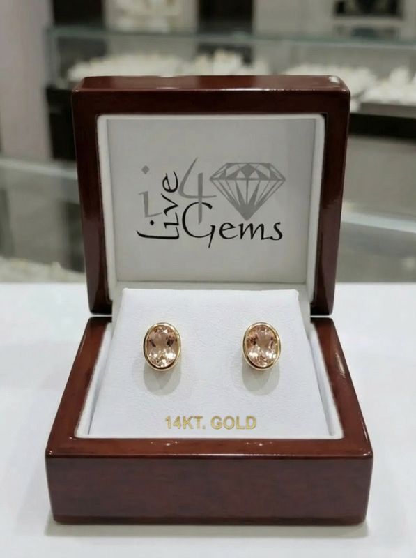 14kty Morganite Oval Bezel 7x5mm Stud