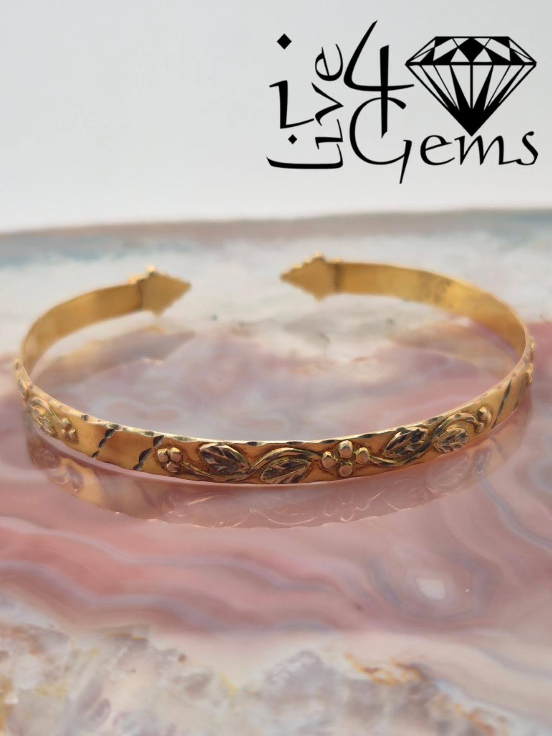 10kt Gold Bayra Bangle w Floral Pattern