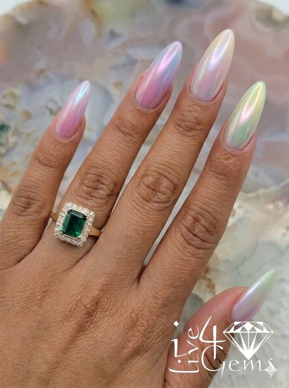 10kty 1/20ctw Diamond 2 1/2ct Lab Emerald Ring