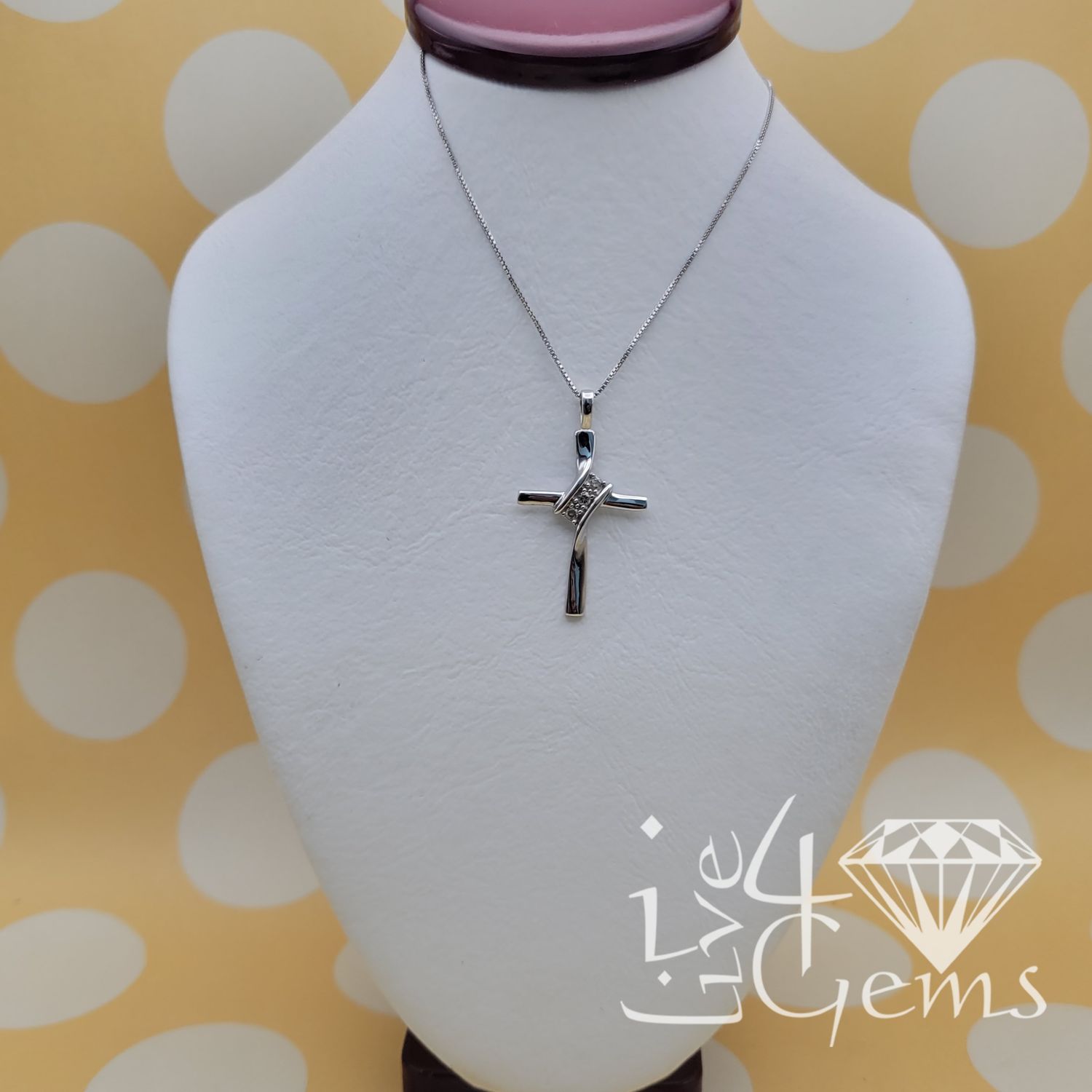 Silver 0.10ctw Diamond Cross Pendant and Chain