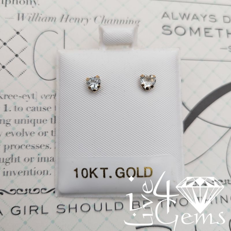 10kt Heart Aquamarine .4cts stud 4*4mm