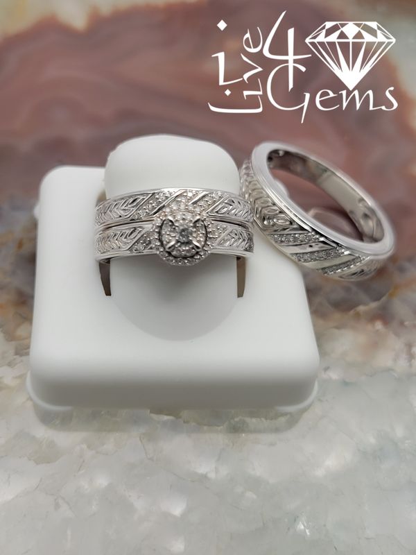Silver 0.25ctw Diamond Leaf Design His and Her Wedding Set