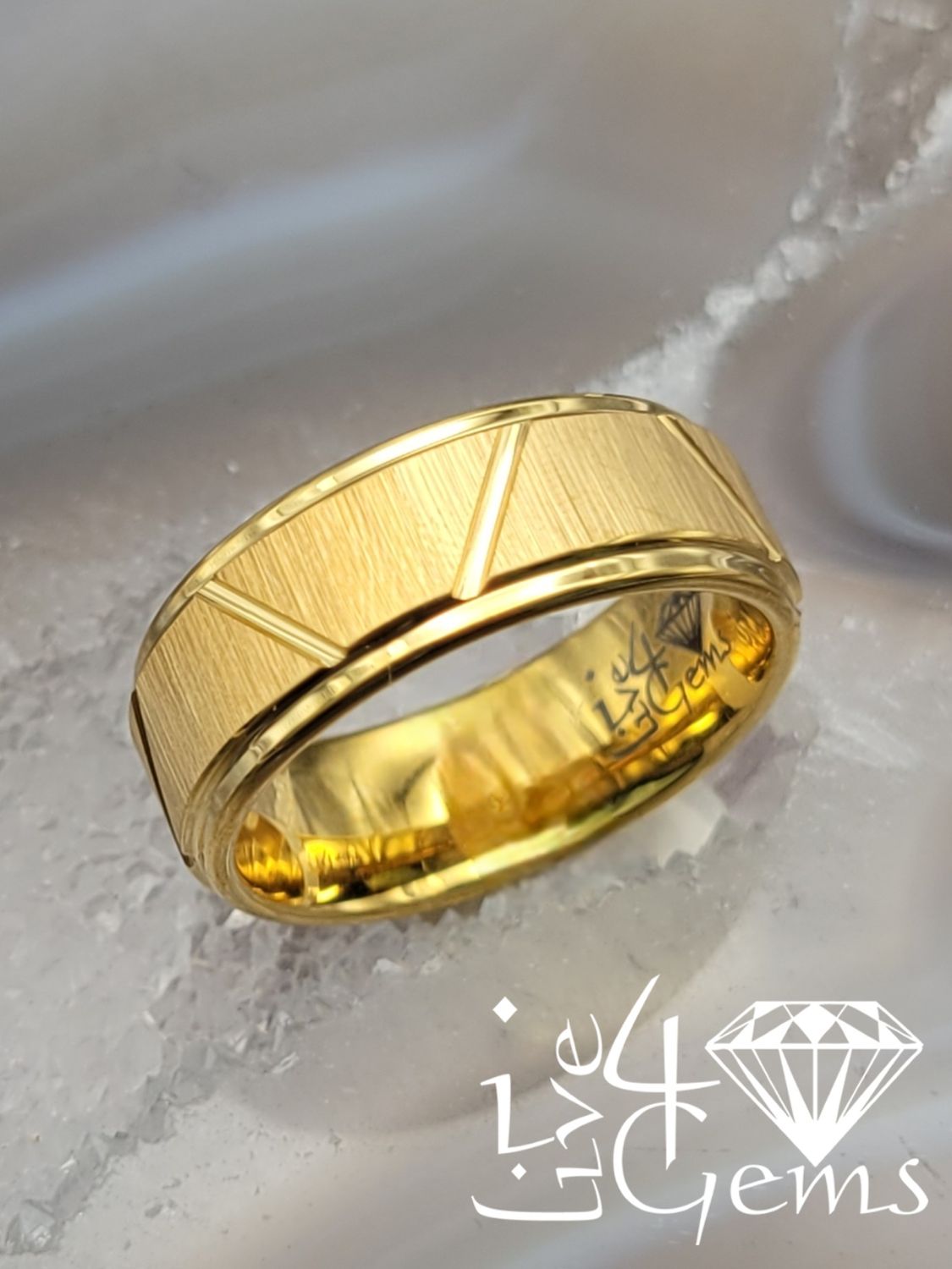 Tungsten Carbide 8mm Gold w Pattern Band