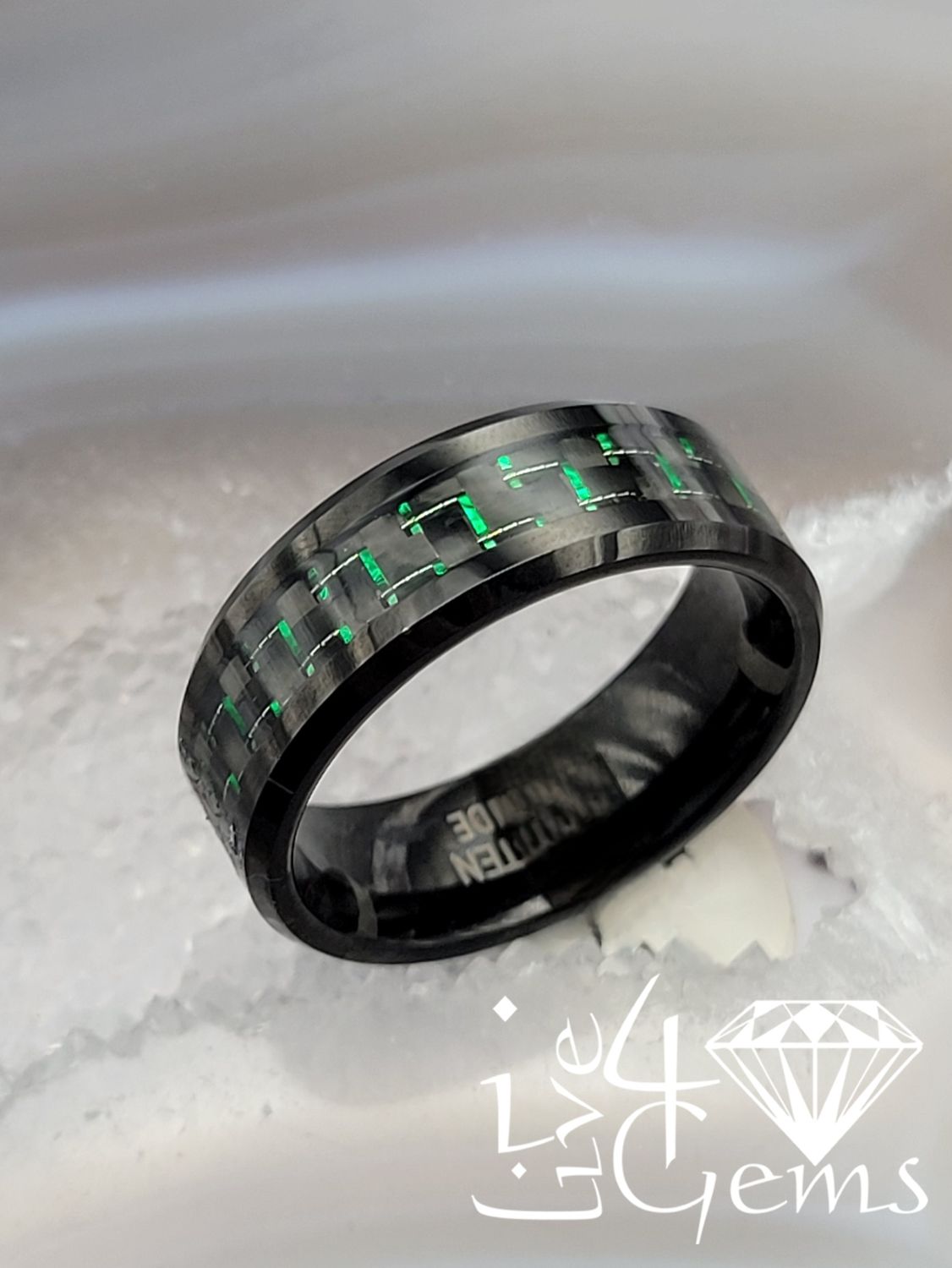 Tungsten Carbide 8mm Green Carbon Fiber Black Band