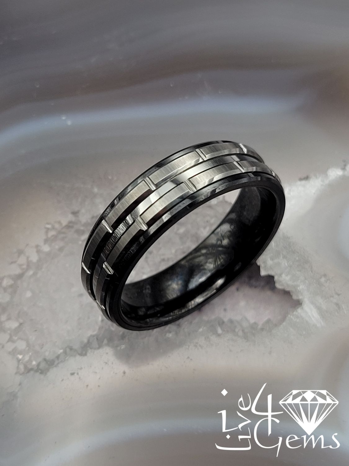 Tungsten Carbide 8mm Silver Brick Pattern w Polished Line Band, Size: 7