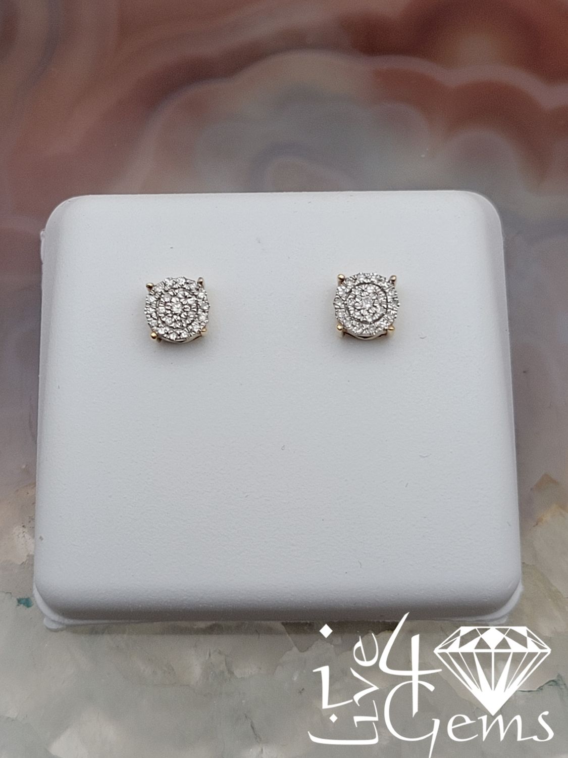 10kty 1/8ctw Diamond Round Cluster Stud