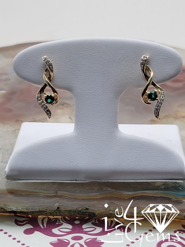 10kty 1/20ctw Diamond 1/4ctw Lab Emerald Infinity Hanging Earring