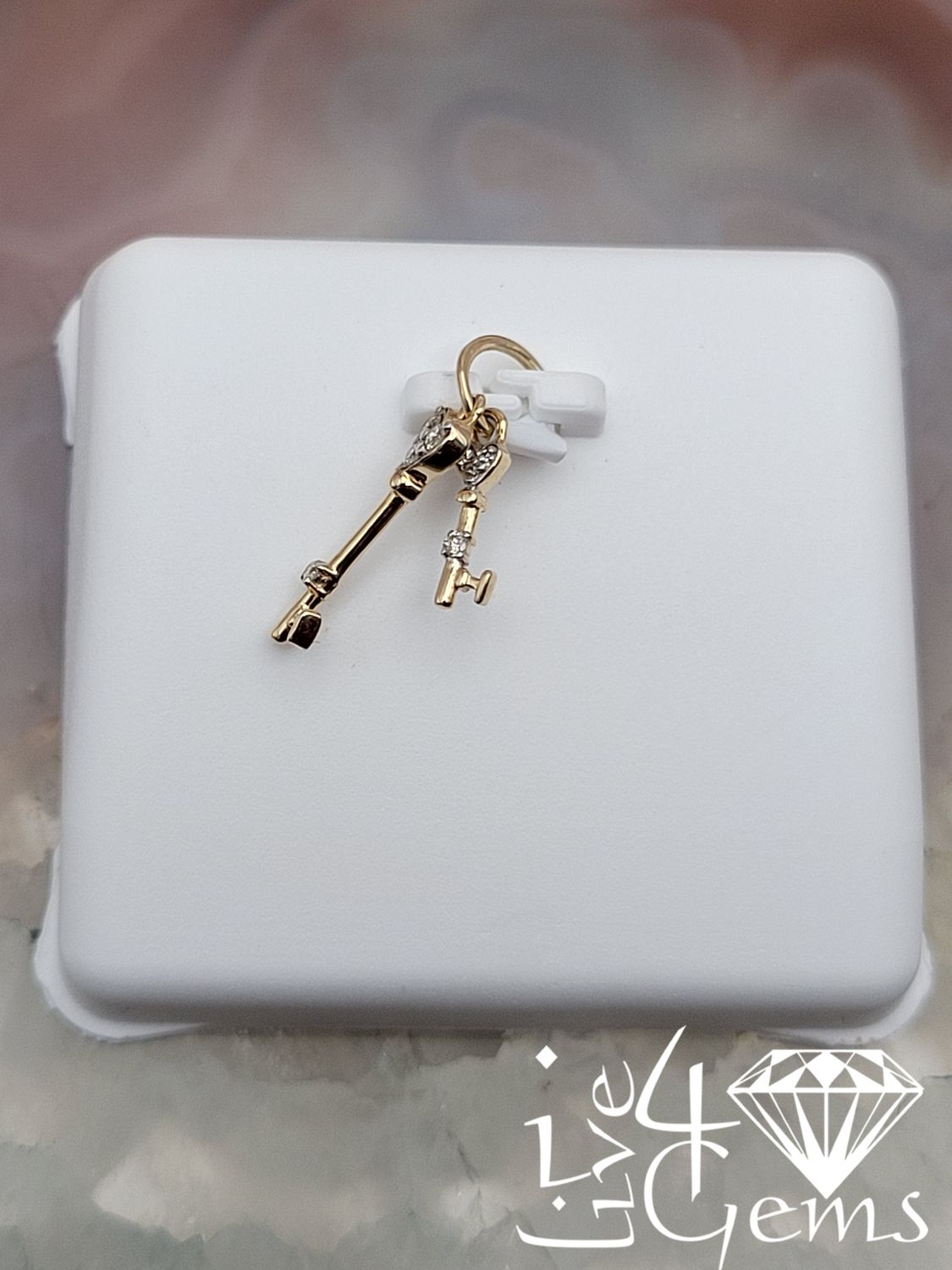 10kty 1/20ctw Diamond Double Key Pendant