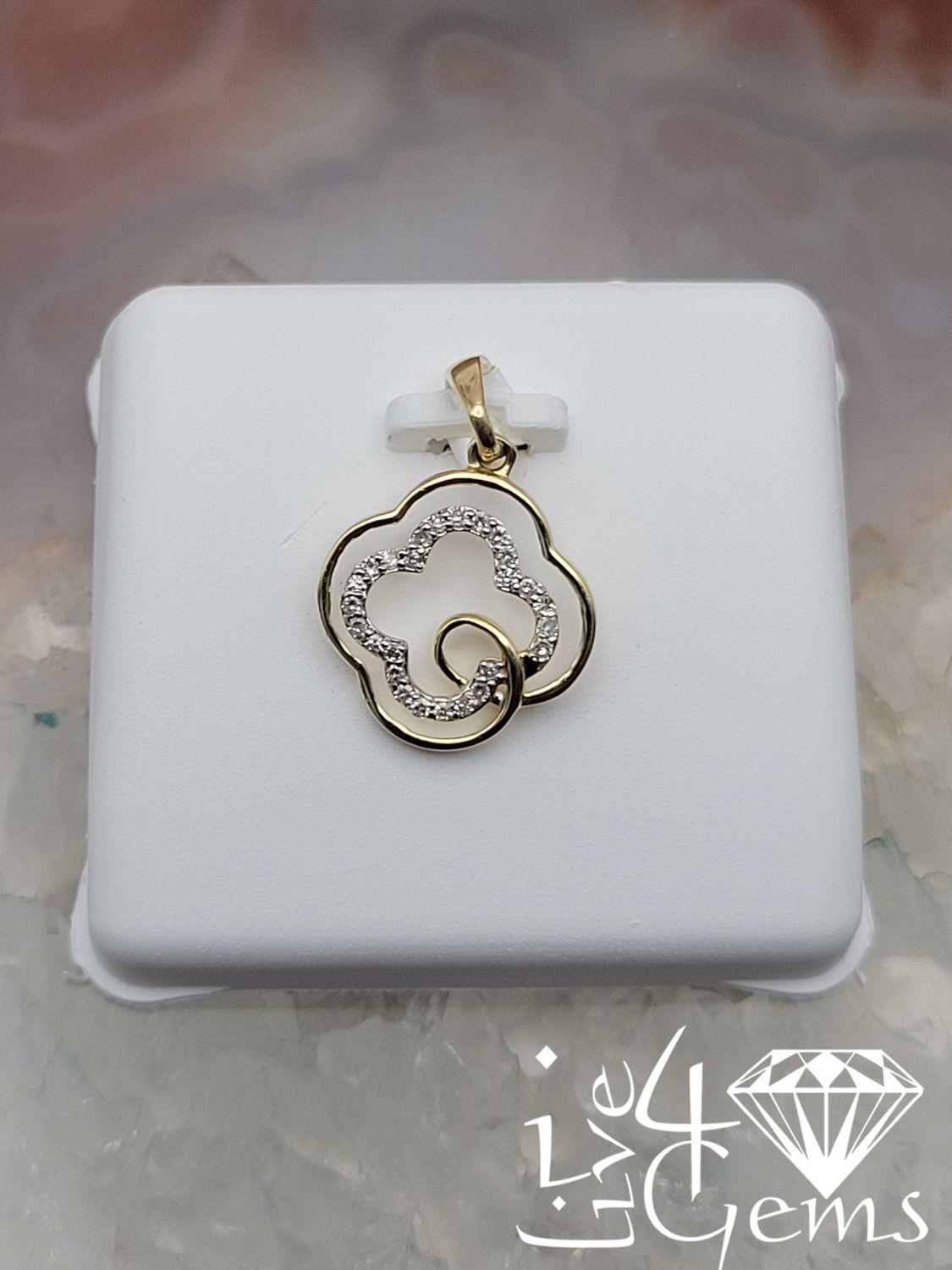 10kty 1/10ctw Diamond Clover Outline Pendant