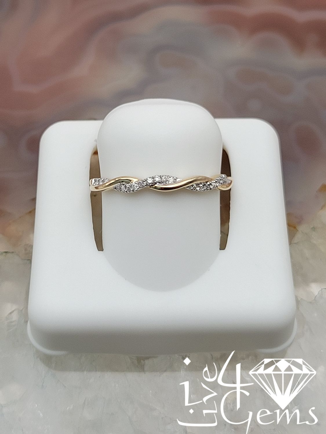 10kty 1/12ctw Diamond Twist Stackable Band