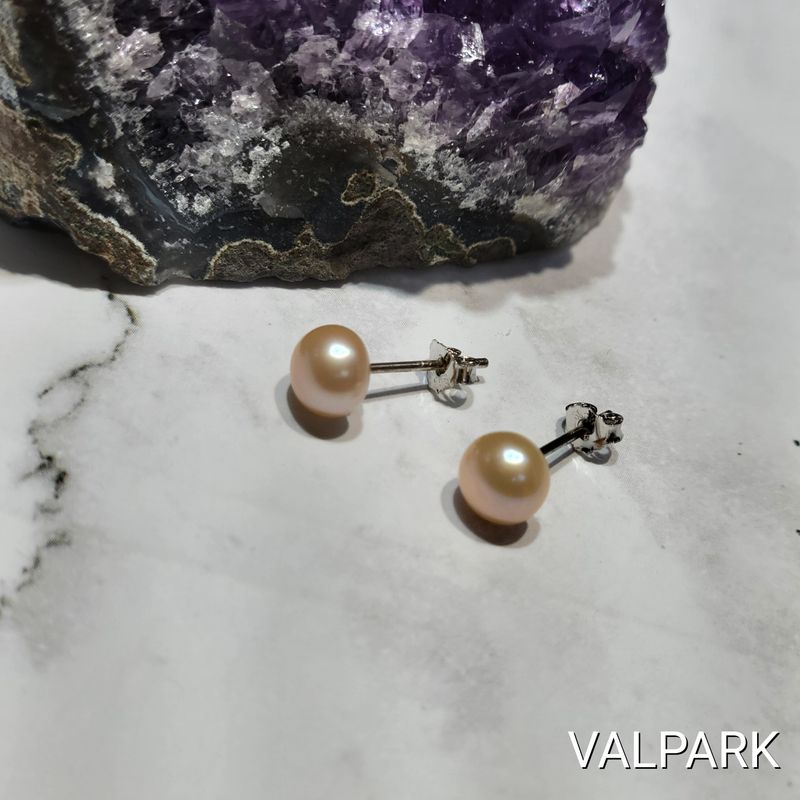 Silver Pearl Studs Peach 4mm
