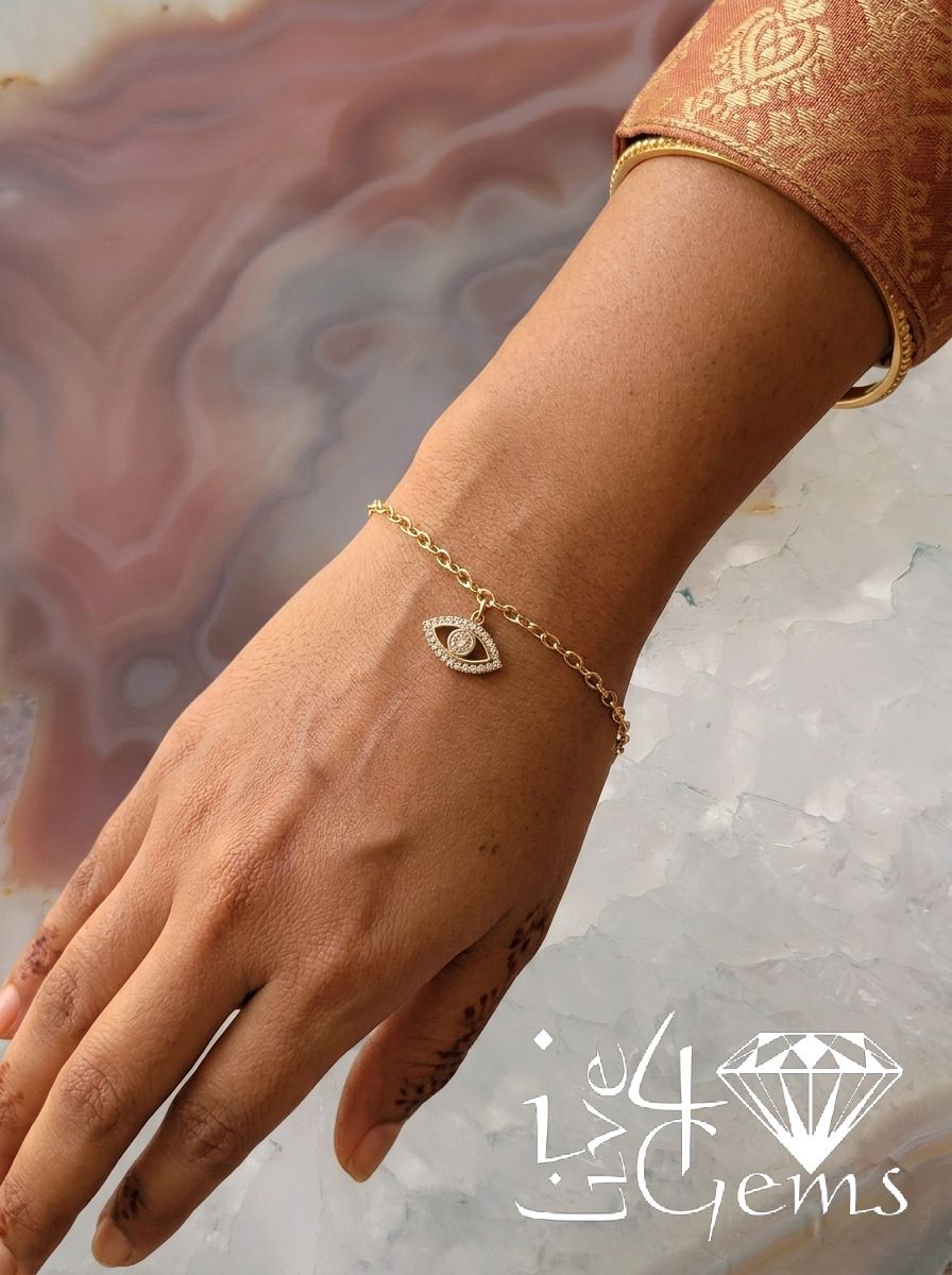 10kty 0.06ctw Diamond Evil Eye Charm Bracelet