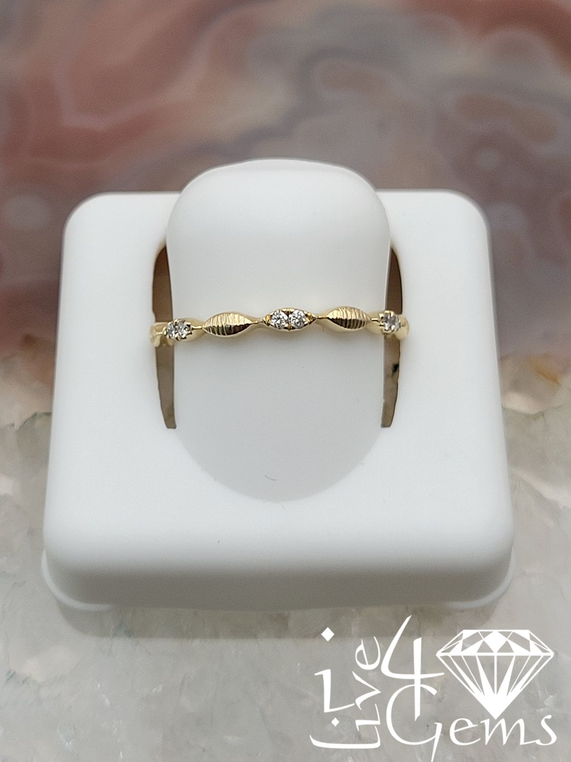 10kty 0.10ctw Diamond Alternating Marquise Ring