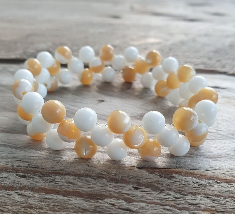 &quot;Twister&quot; Agate Blanche / Nacre Doré 6MM