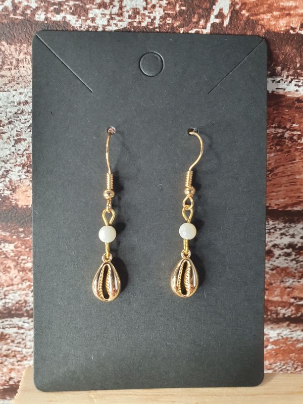 Boucles D&#39;oreilles Nacre Ivoire 4mm Coquillage doré