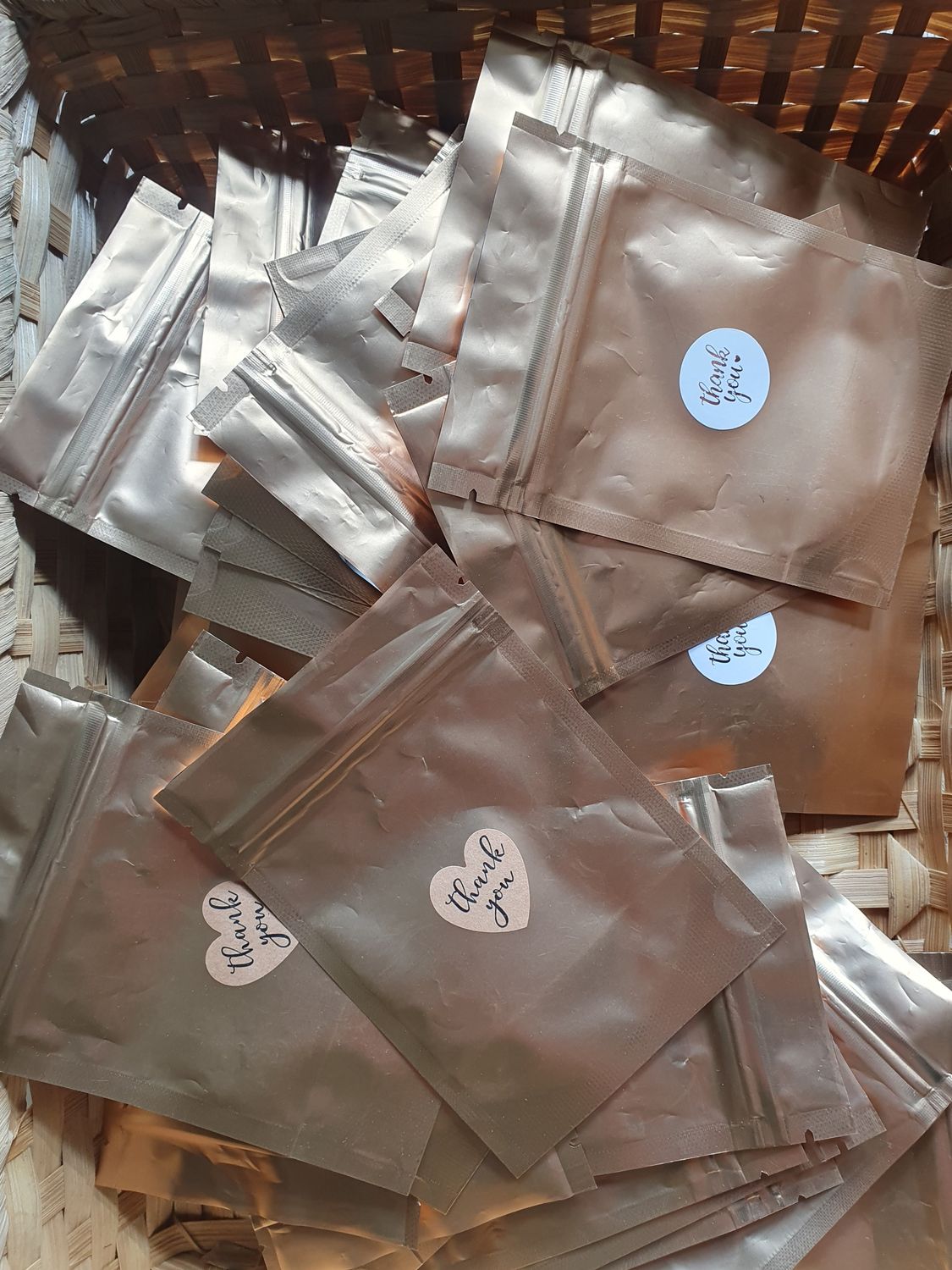 Pocket mystère bijoux fait main valeur de 9 à 22 € à l'intérieur