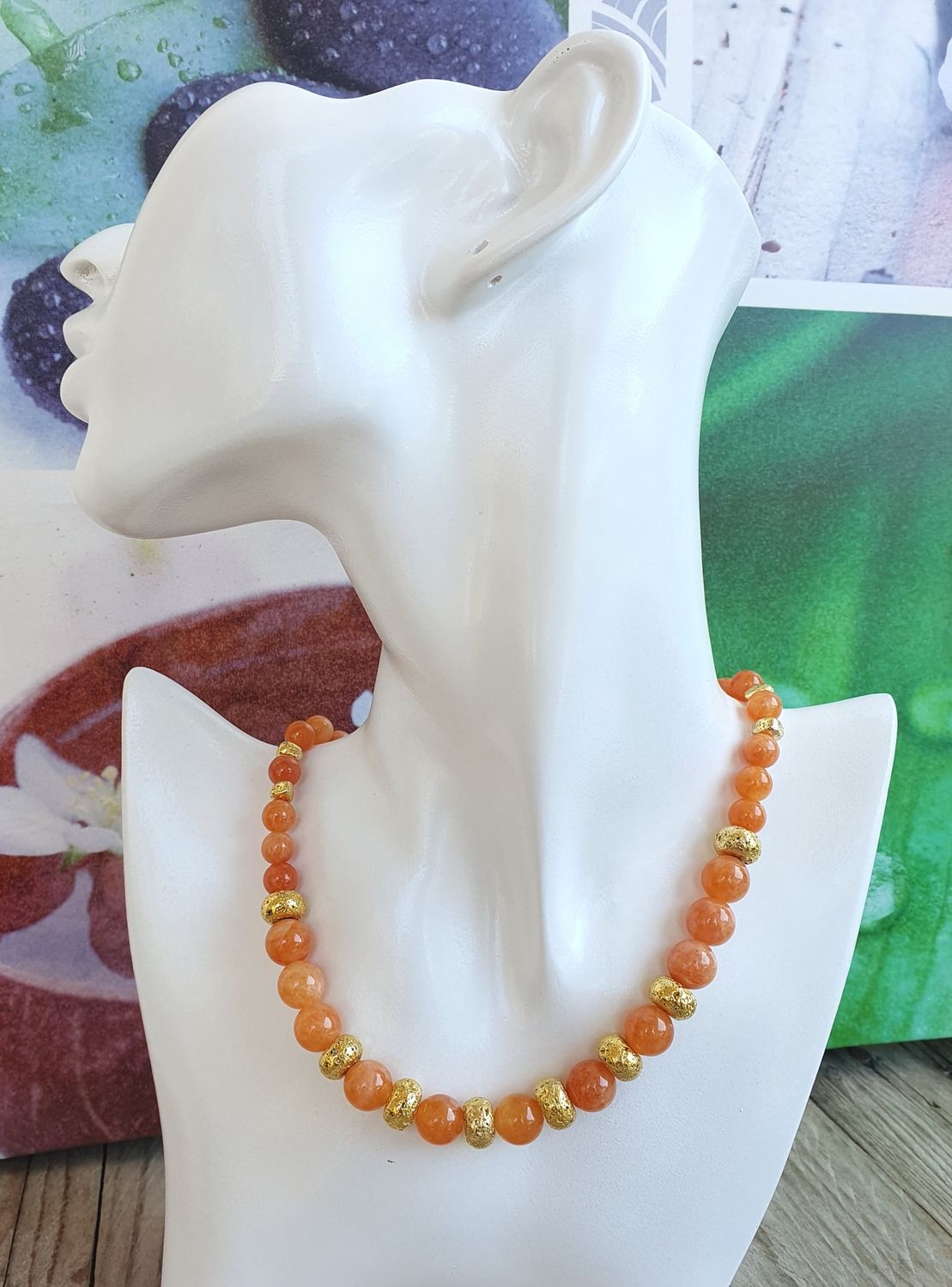 Collier jade teinté orange