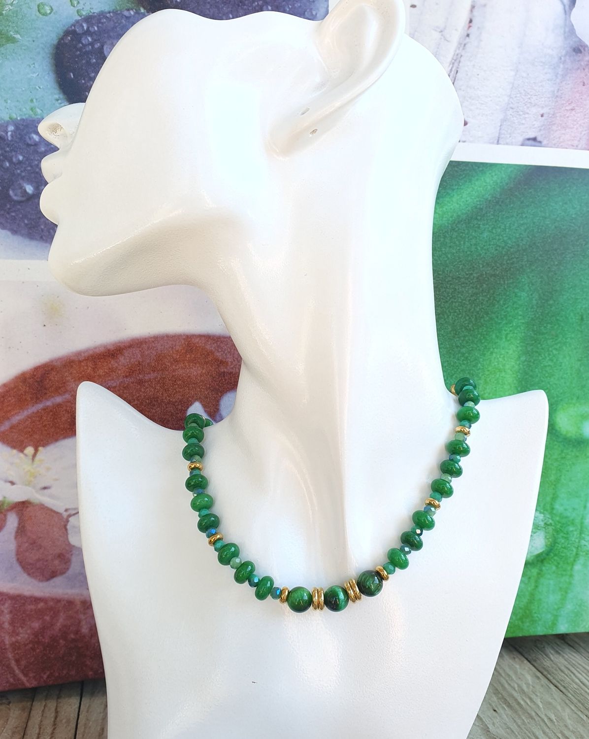 Collier jade teinté vert