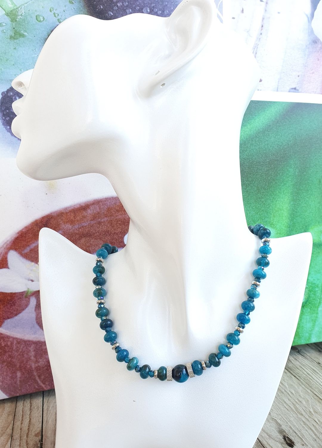 Collier jade teinté bleu canard 