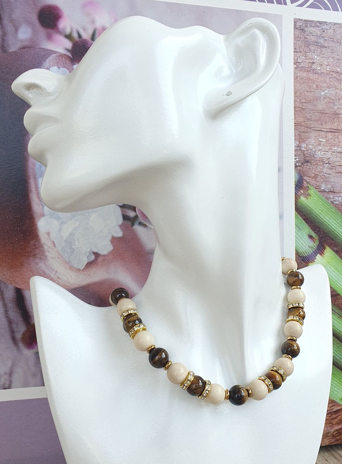 Collier Jade teintée Beige &amp; Oeil de Tigra A 10mm doré