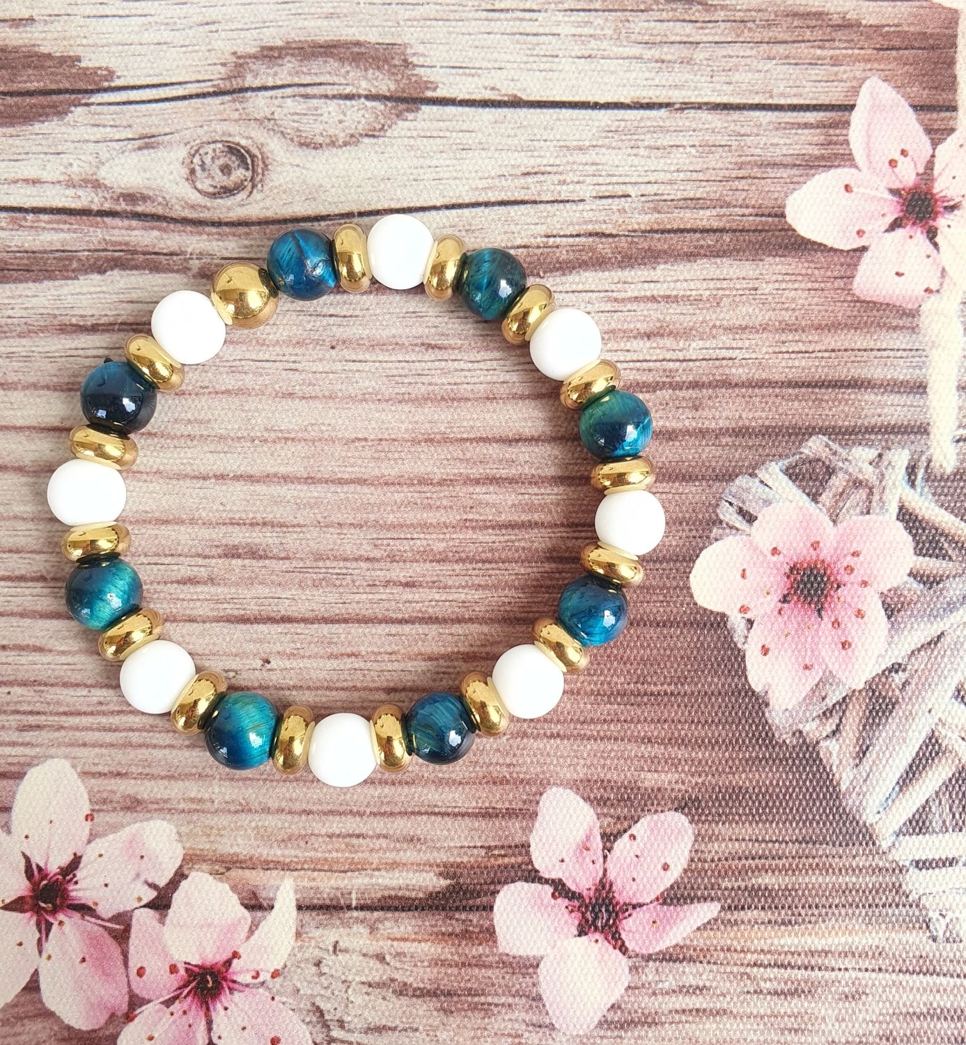 Bracelet Oeil de Tigre teintée bleu &amp; agate blanche 8mm
