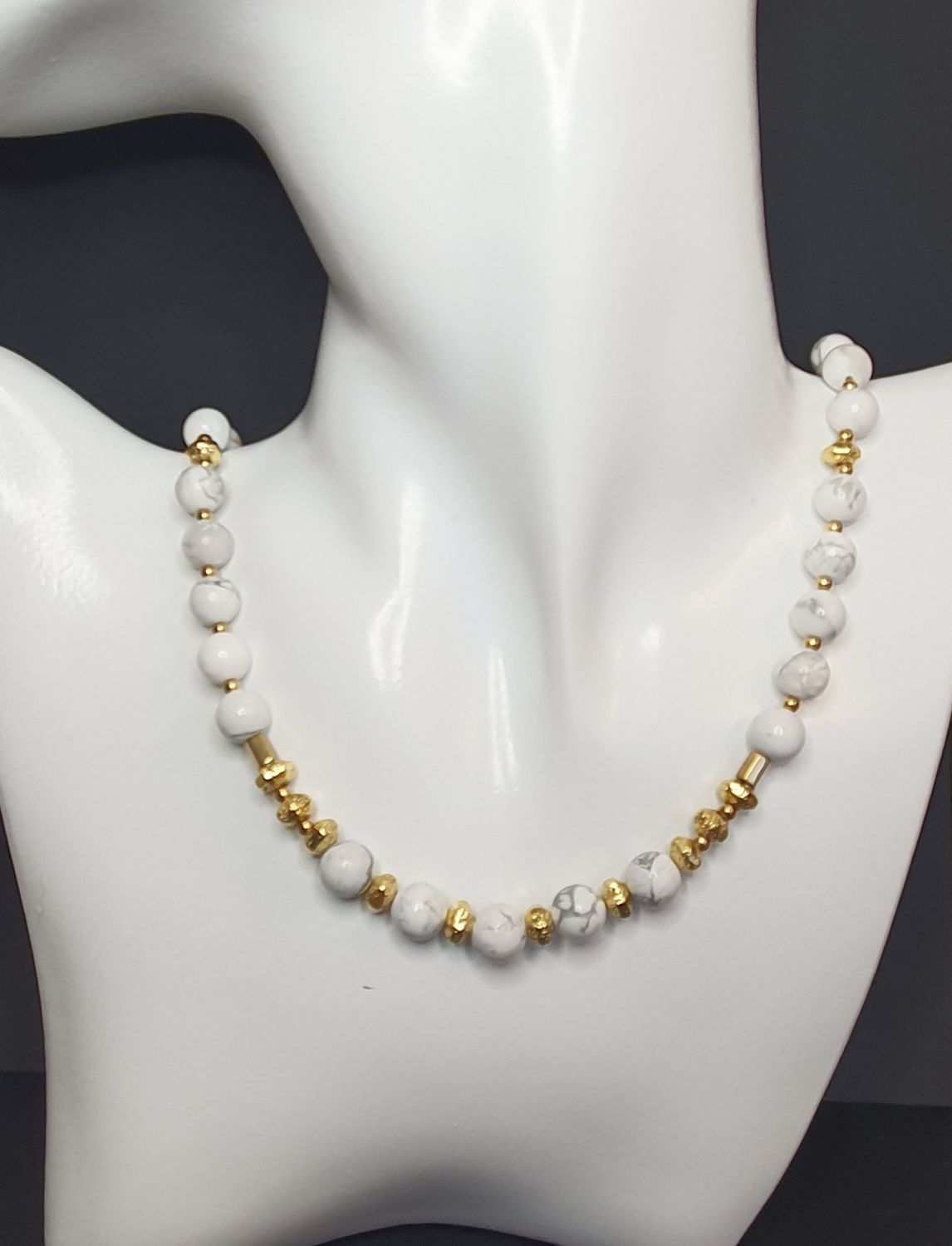 Collier XL Howlite Blanche 8mm