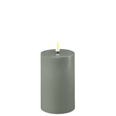 DELUXE LED Kerze mit Echtwachs überzogen salbei 7.5x12.5cm