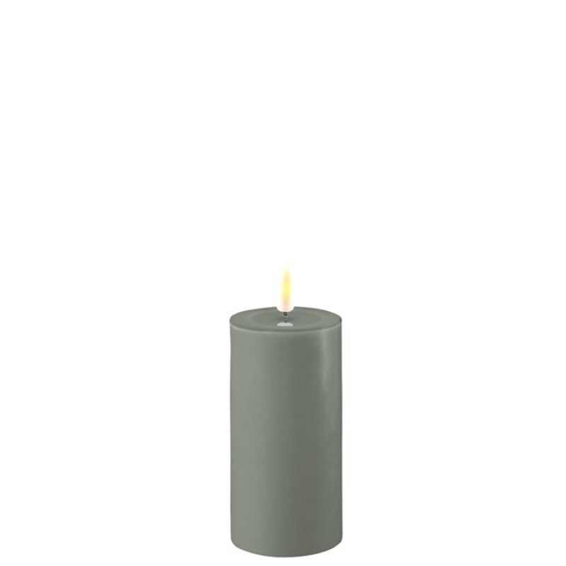 DELUXE LED Kerze mit Echtwachs überzogen salbei 5x10cm