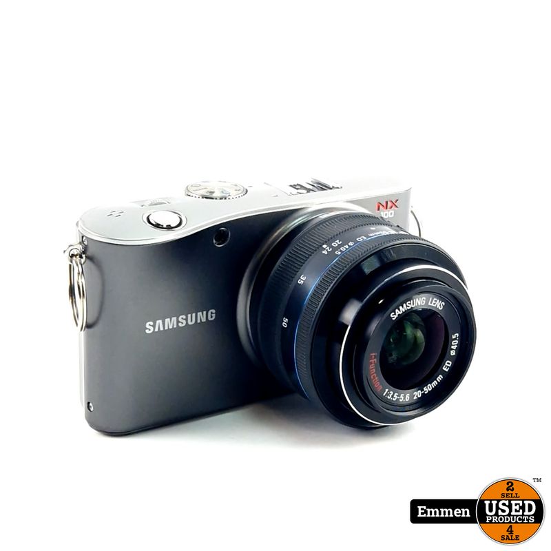 Samsung NX100 Compact Camera Incl. Standaard Lens 20-50mm 1:2,5-5.6 Zilver Incl. Accu En Lader | In Nette Staat