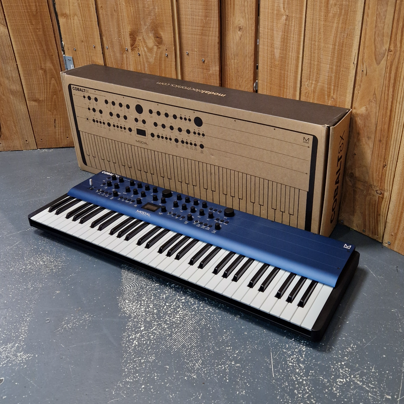 Modal Electronics Cobalt8X, Synthesizer, Stand Alone, 8 Voice Extended Virtual-Analogue Synthesizer, Blauw/Blue, Incl. Doos, Kras Vrij | In Nette Staat