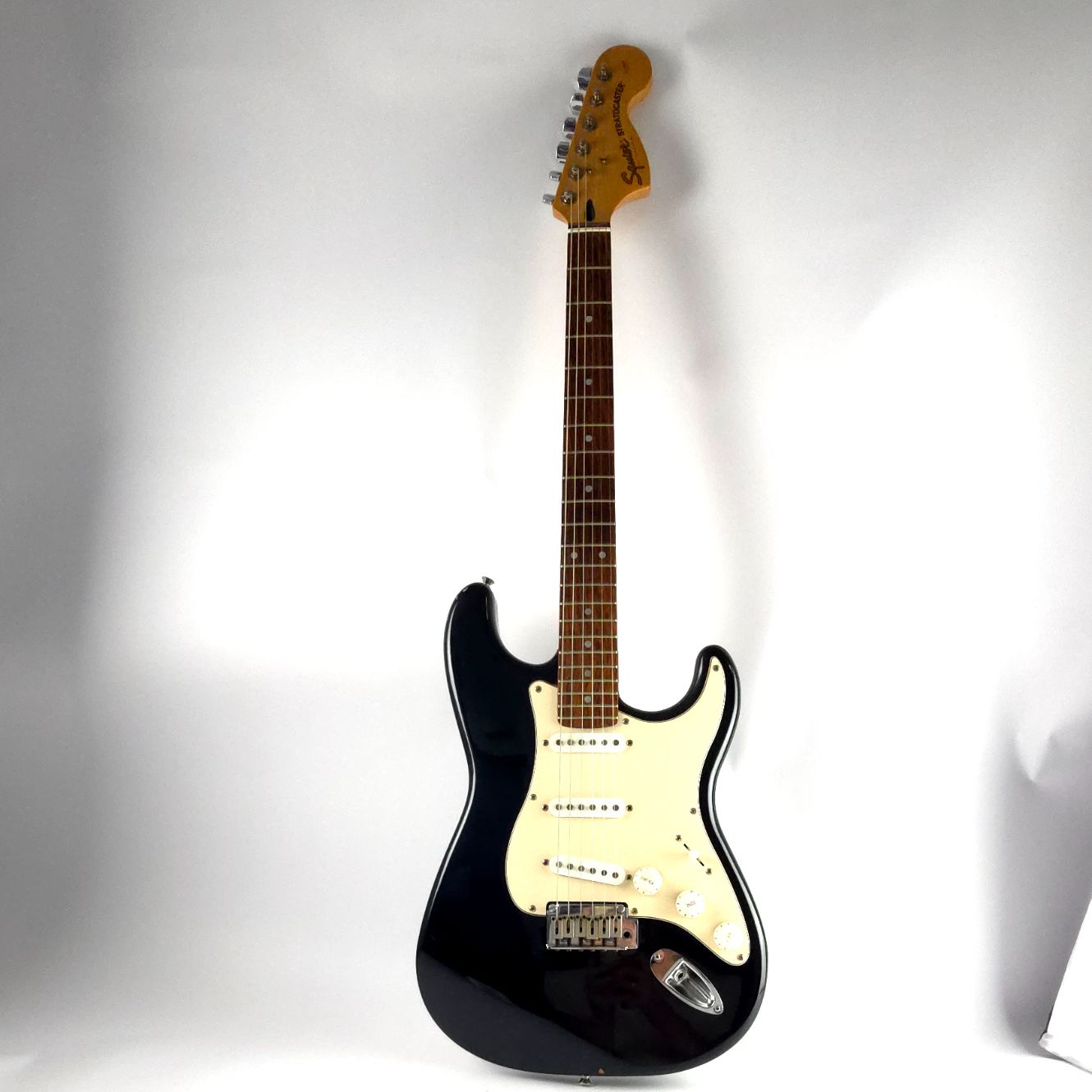 Squier by Fender Standard Series Stratocaster Black Metallic | Incl. Garantie