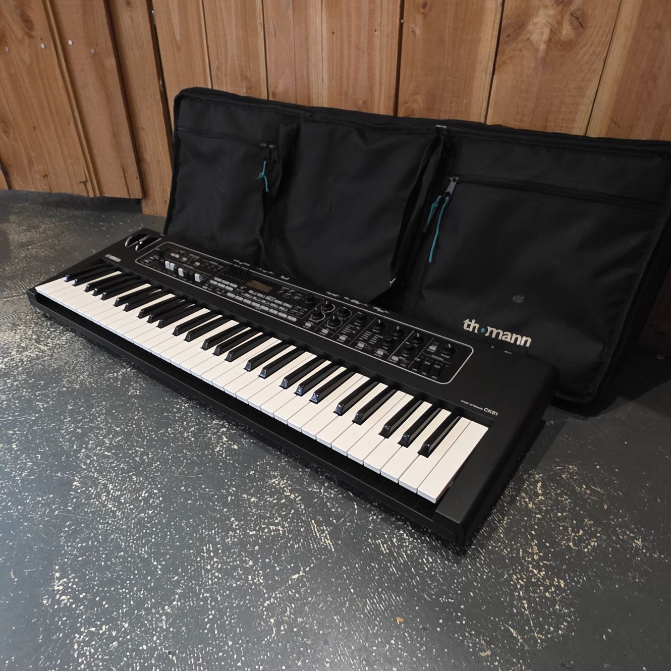 Yamaha CK61 Stage Keyboard Black | ZGAN