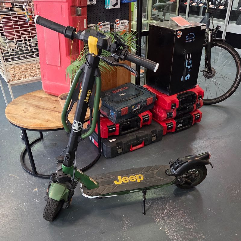Jeep, 2XE, Electrische Step, 25Km/u, Groen/ green | Netjes