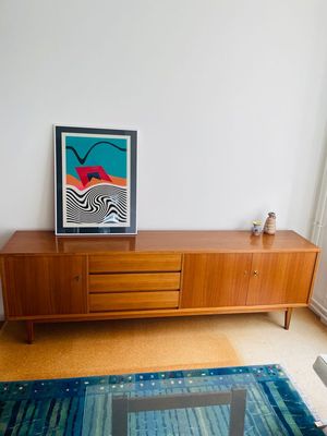 Schönes Mid Century Nussbaum Sideboard