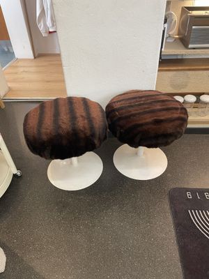 Stylische Tulip Hocker