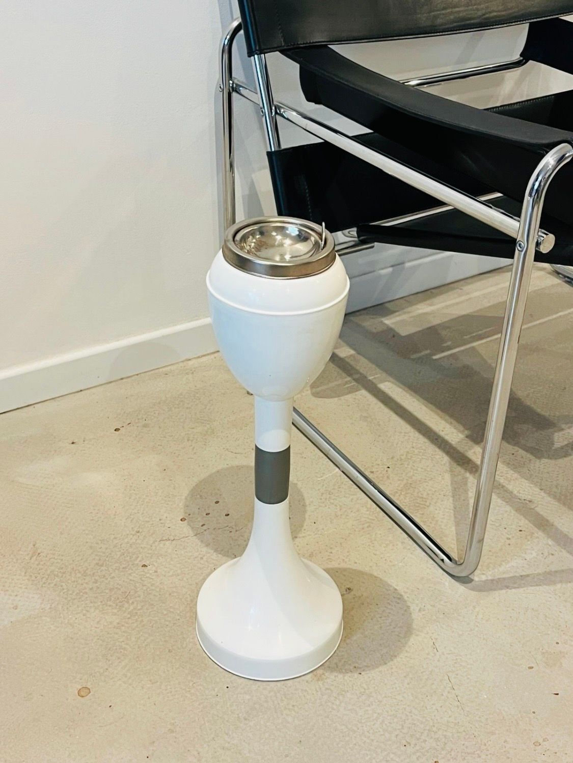 Space Age Aschenbecher mit Tulpenfuss, Made in Italy