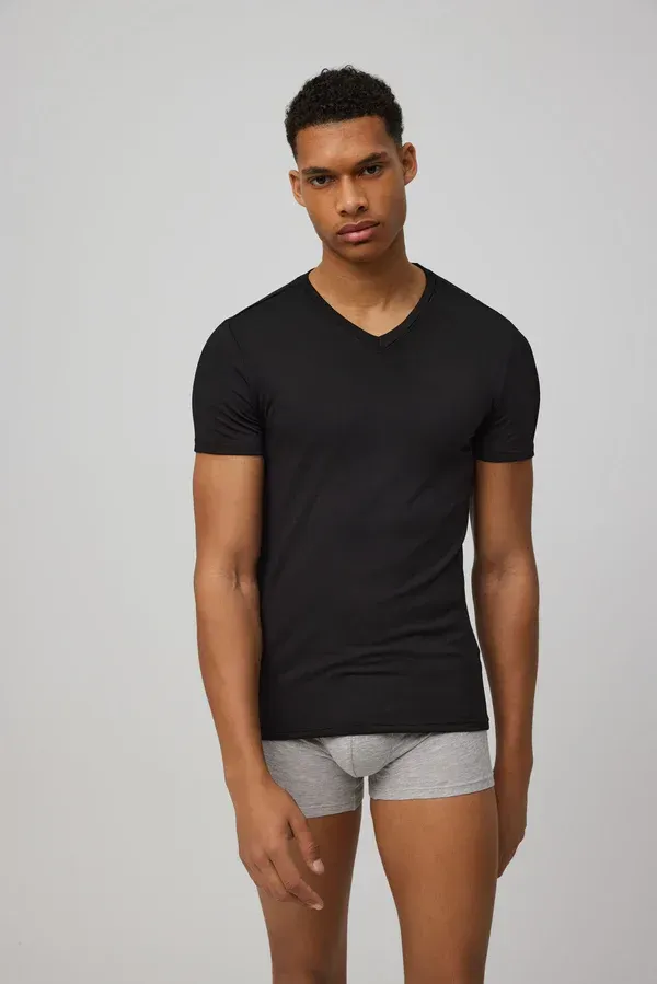 Camiseta interior térmica cuello pico manga corta negro