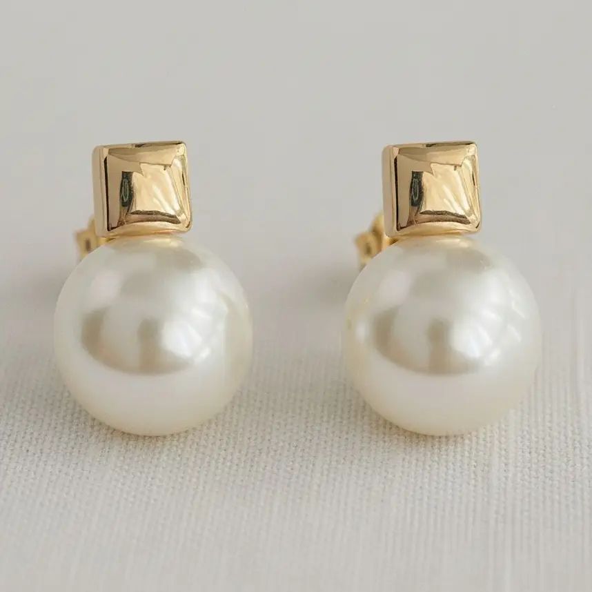 Chic High Gloss Pearl Stud Earrings