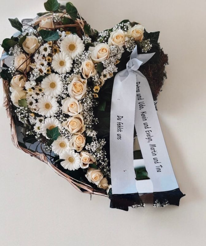 Herz-Gesteck "Traum in Weiß"