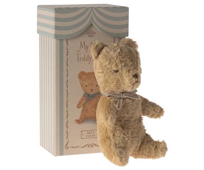 My First Teddy, Sand