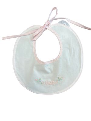 White Bib, Bow