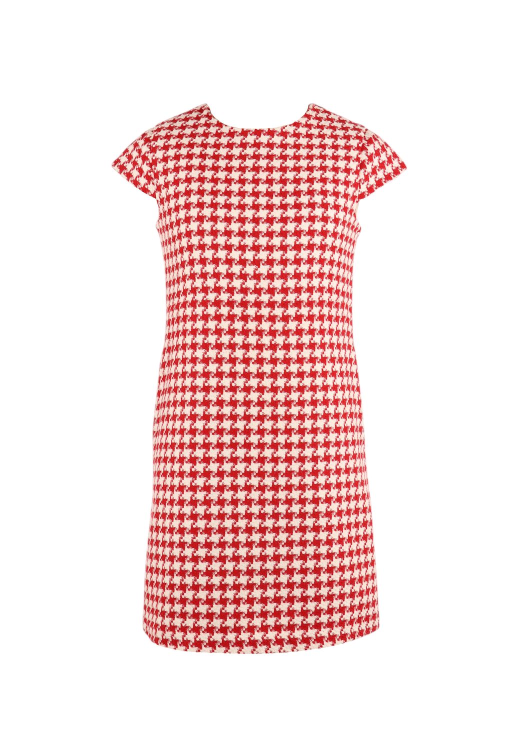 Isabella Shift, Red