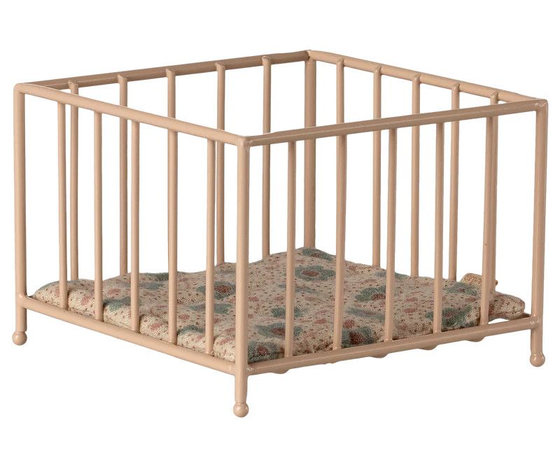 Playpen, Rose