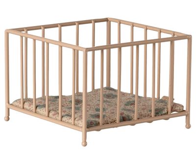 Playpen, Rose