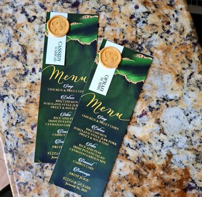 Emerald &amp; Gold Luxe Menu Cards with Seal